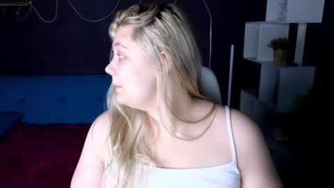 Snapshot of djennapalme chatting on 12.10.24 Jenia online show from 12.10.24