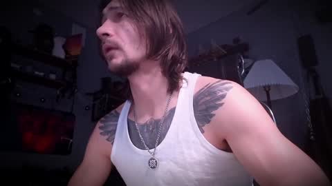 Snapshot of dl_raven chatting on 01.08.25 Silverhand online show from 01.08.25