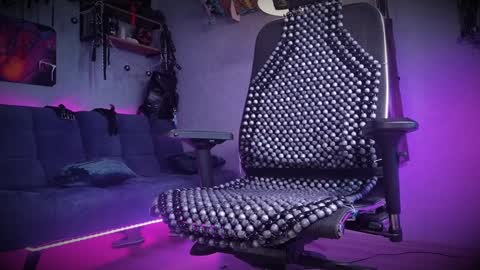 Snapshot of dl_raven chatting on 01.12.25 Silverhand online show from 01.12.25