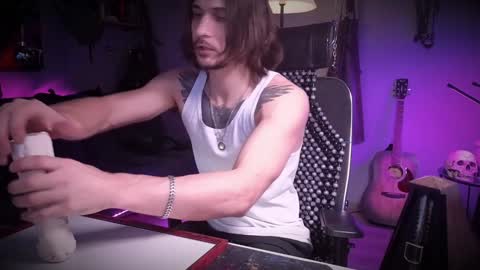 Snapshot of dl_raven chatting on 01.13.25 Silverhand online show from 01.13.25