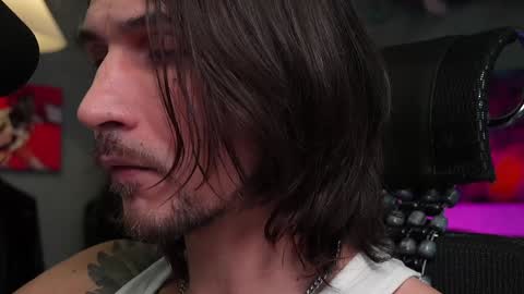 Snapshot of dl_raven chatting on 01.29.25 Silverhand online show from 01.29.25