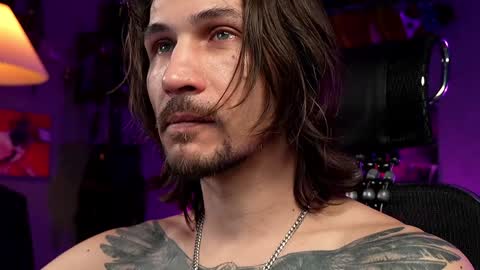 Snapshot of dl_raven chatting on 02.02.25 Silverhand online show from 02.02.25