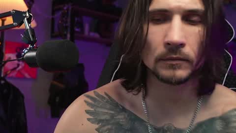 Snapshot of dl_raven chatting on 02.06.25 Silverhand online show from 02.06.25