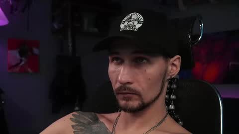 Snapshot of dl_raven chatting on 02.26.25 Silverhand online show from 02.26.25