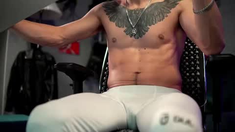 Snapshot of dl_raven chatting on 03.09.25 Silverhand online show from 03.09.25