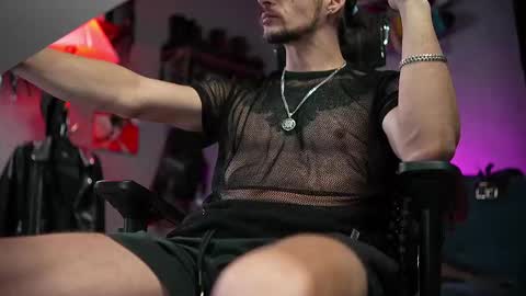 Snapshot of dl_raven chatting on 03.12.25 Silverhand online show from 03.12.25