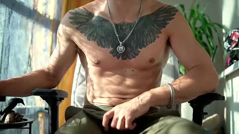 Snapshot of dl_raven chatting on 09.09.25 Silverhand online show from 09.09.25