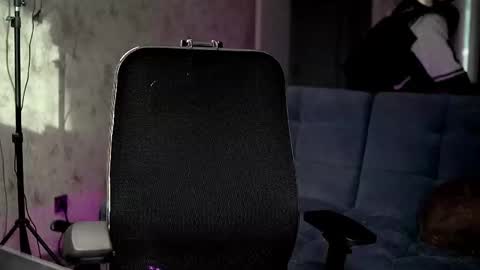 Snapshot of dl_raven chatting on 09.14.25 Silverhand online show from 09.14.25