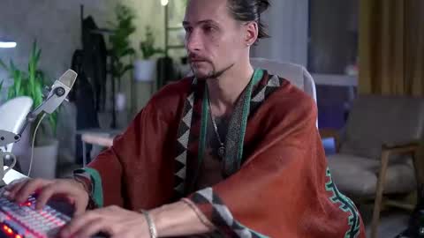 Snapshot of dl_raven chatting on 10.04.25 Silverhand online show from 10.04.25