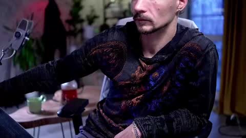 Snapshot of dl_raven chatting on 10.16.25 Silverhand online show from 10.16.25