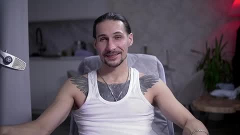 Snapshot of dl_raven chatting on 10.19.25 Silverhand online show from 10.19.25