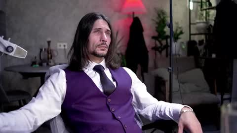 Snapshot of dl_raven chatting on 10.20.25 Silverhand online show from 10.20.25