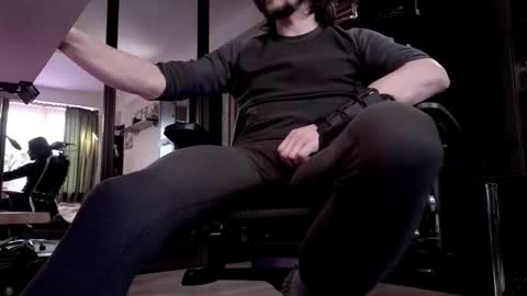 Snapshot of dl_raven chatting on 02.18.26 Silverhand online show from 02.18.26