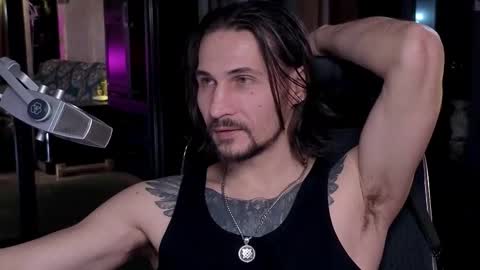 Snapshot of dl_raven chatting on 02.27.26 Silverhand online show from 02.27.26