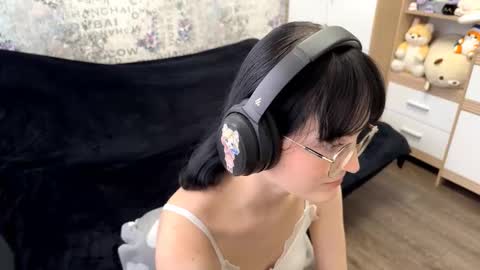 Annie PVT IS OPEN online show from 09.12.25