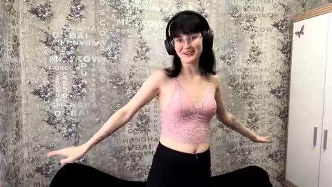 Annie PVT IS OPEN online show from 09.13.25