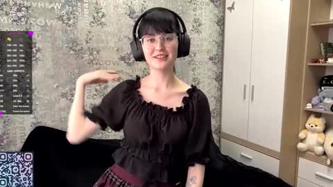 Annie PVT IS OPEN online show from 09.25.25