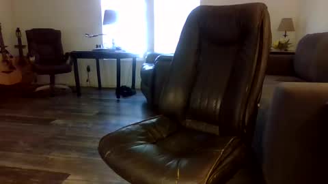 dogluc7 online show from 10.31.25