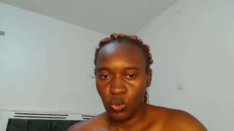 Snapshot of dolce_amber chatting on 11.22.25 Dolce online show from 11.22.25