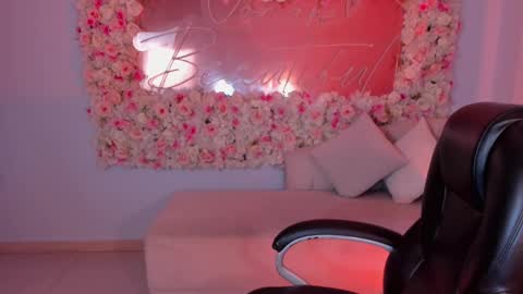 Dolcie  online show from 02.17.25