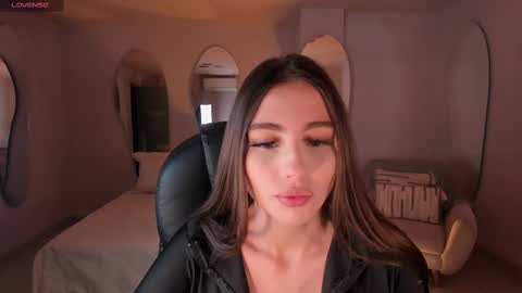 Dolcie  online show from 02.23.25