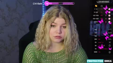 Snapshot of doll_chloe_ chatting on 12.12.24 Chloe online show from 12.12.24