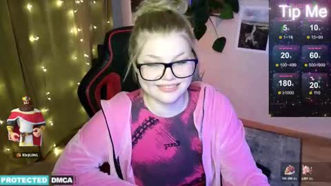 Snapshot of doll_chloe_ chatting on 01.05.25 Chloe online show from 01.05.25