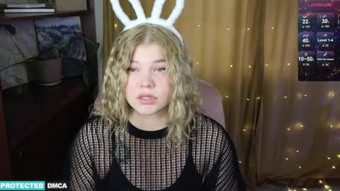 Snapshot of doll_chloe_ chatting on 01.20.25 Chloe online show from 01.20.25