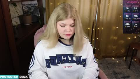 Snapshot of doll_chloe_ chatting on 01.22.25 Chloe online show from 01.22.25