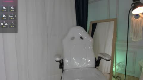 doll_isa_ online show from 12.04.25