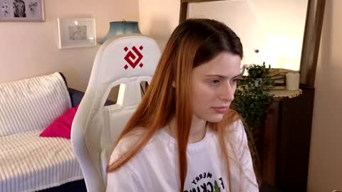 Snapshot of doll_lesli chatting on 12.15.24 Your doll Lesli online show from 12.15.24