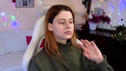 Snapshot of doll_lesli chatting on 12.19.24 Your doll Lesli online show from 12.19.24