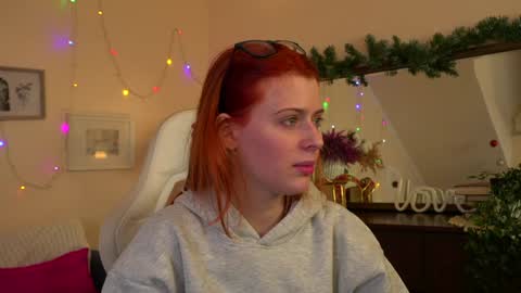 Snapshot of doll_lesli chatting on 12.24.24 Your doll Lesli online show from 12.24.24