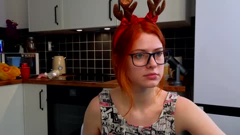 Snapshot of doll_lesli chatting on 12.25.24 Your doll Lesli online show from 12.25.24