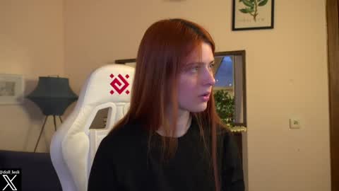 Snapshot of doll_lesli chatting on 02.01.25 Your doll Lesli online show from 02.01.25