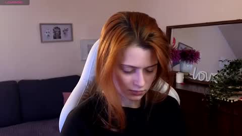 Snapshot of doll_lesli chatting on 02.24.25 Your doll Lesli online show from 02.24.25