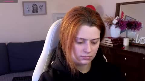 Snapshot of doll_lesli chatting on 02.25.25 Your doll Lesli online show from 02.25.25