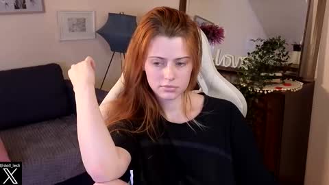 Snapshot of doll_lesli chatting on 02.25.25 Your doll Lesli online show from 02.25.25