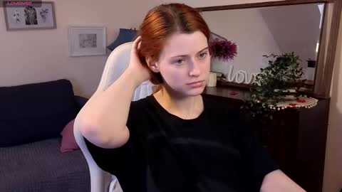 Snapshot of doll_lesli chatting on 02.27.25 Your doll Lesli online show from 02.27.25