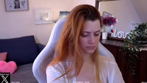 Snapshot of doll_lesli chatting on 03.08.25 Your doll Lesli online show from 03.08.25