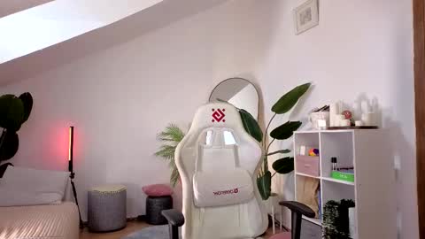 Snapshot of doll_lesli chatting on 09.10.25 Your doll Lesli online show from 09.10.25