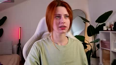 Snapshot of doll_lesli chatting on 10.25.25 Your doll Lesli online show from 10.25.25