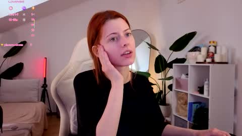 Snapshot of doll_lesli chatting on 12.03.25 Your doll Lesli online show from 12.03.25