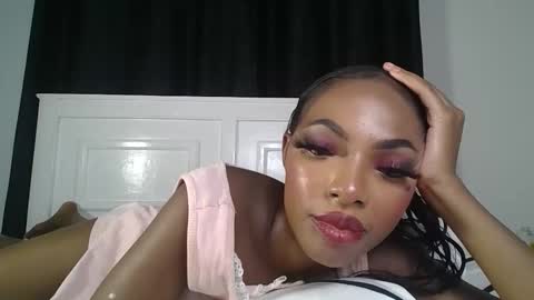 Snapshot of dolldol18 chatting on 02.28.25 Doll online show from 02.28.25