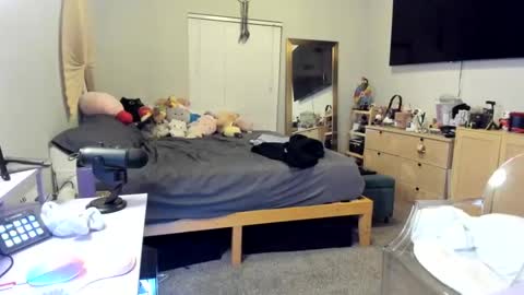 DOLLLFACE online show from 03.08.25