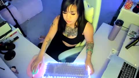 DOLLLFACE online show from 10.04.25