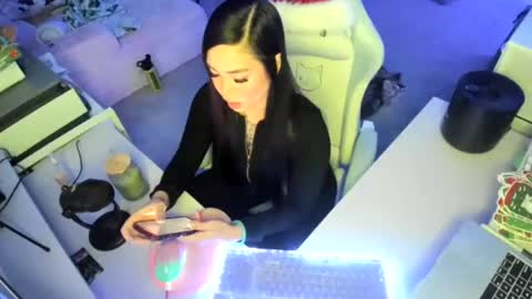 DOLLLFACE online show from 12.14.25