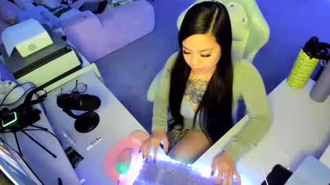 DOLLLFACE online show from 01.06.26