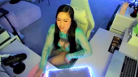 DOLLLFACE online show from 02.04.26