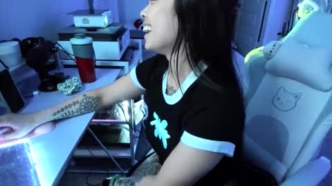 DOLLLFACE online show from 04.09.26